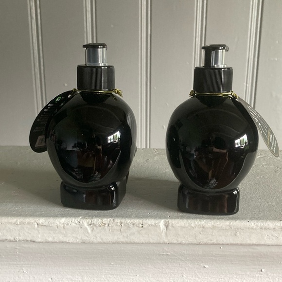 NWT 2 Black Skull 💀 Shaped -Blackberry Sage Scented Maison De Base Hand Soaps - Picture 7 of 16